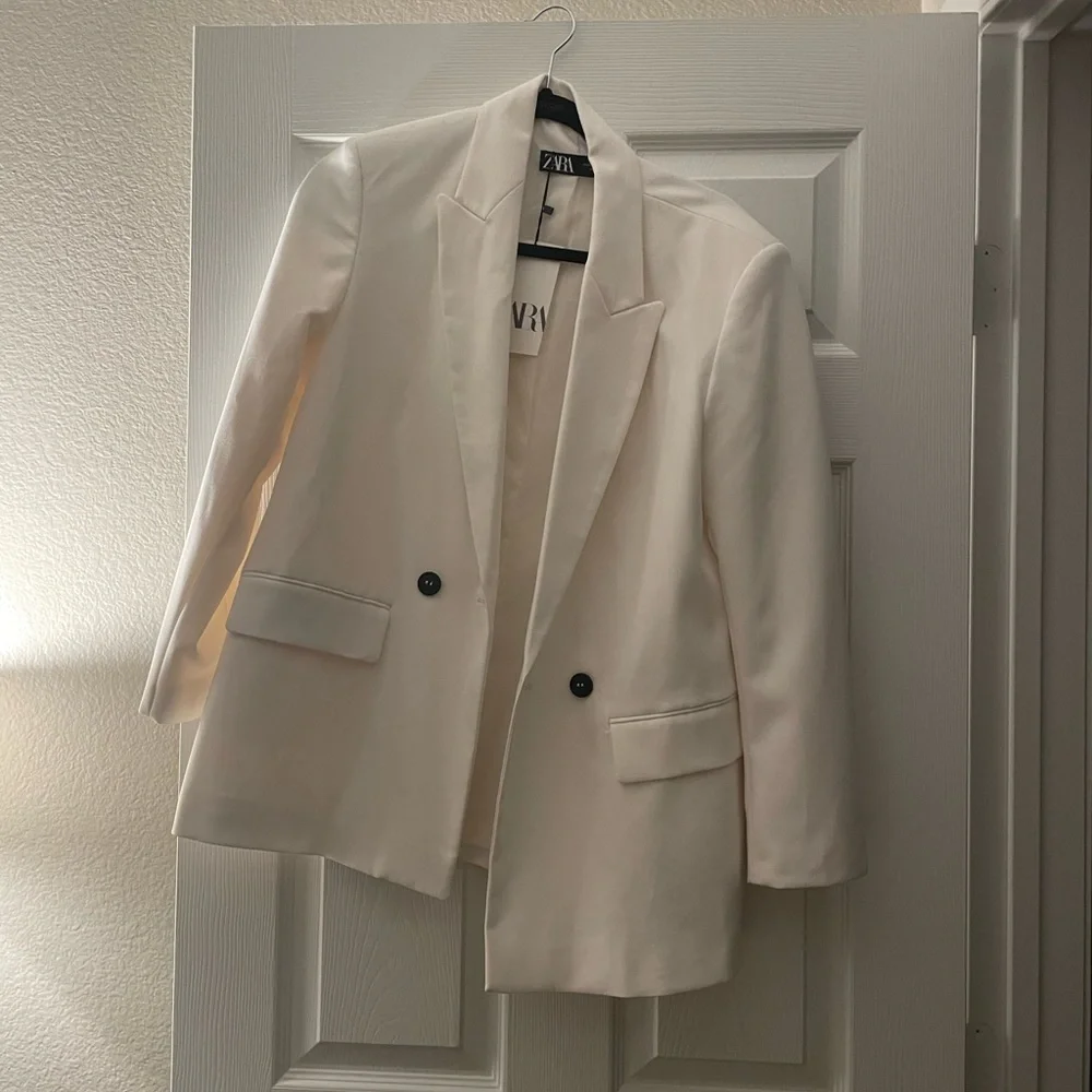 White blazer - Picture 5 of 16
